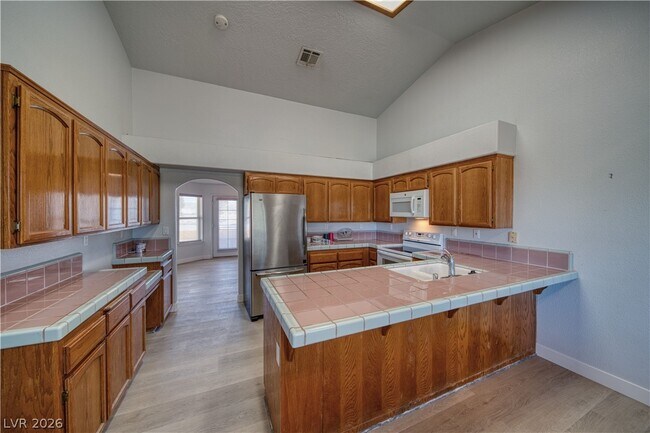 Building Photo - 3000 Pebble Beach Ave