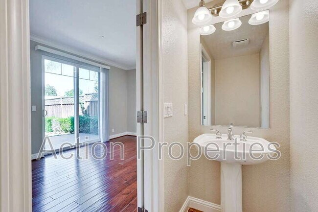 Building Photo - 241 Granada Park Cir