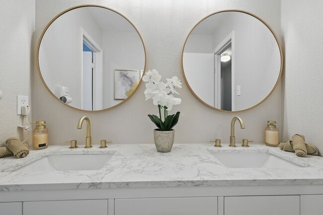 Building Photo - Luxury 5-Bedroom Retreat with Pool & Game Room