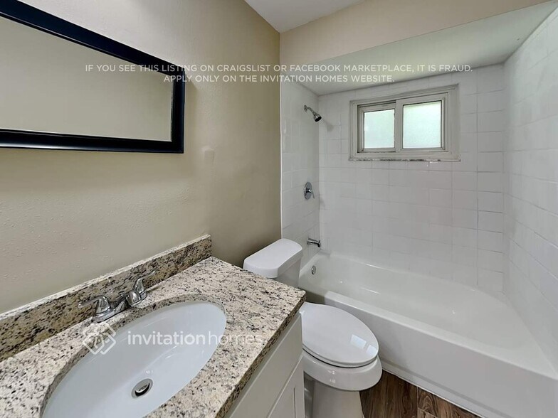 Building Photo - 628 Sherwood Dr