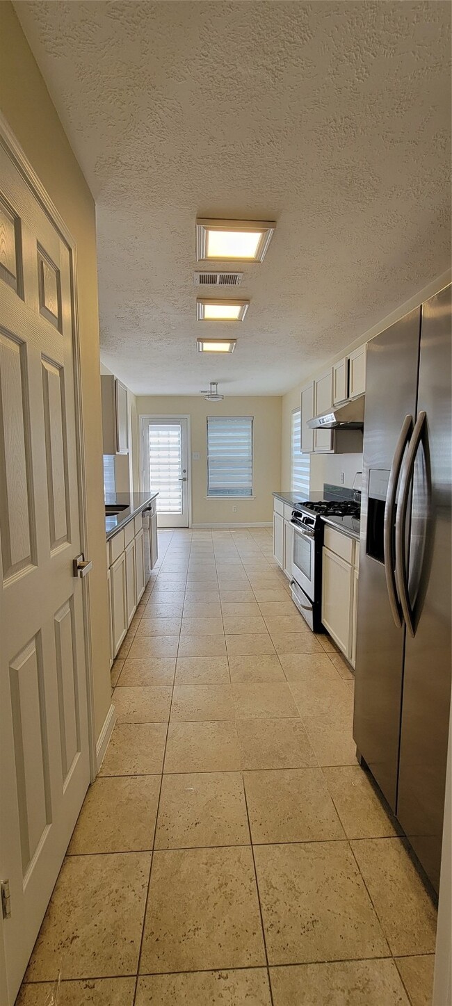 Building Photo - 16306 April Ridge Dr