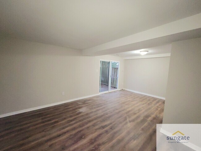 Building Photo - 488 West Ct