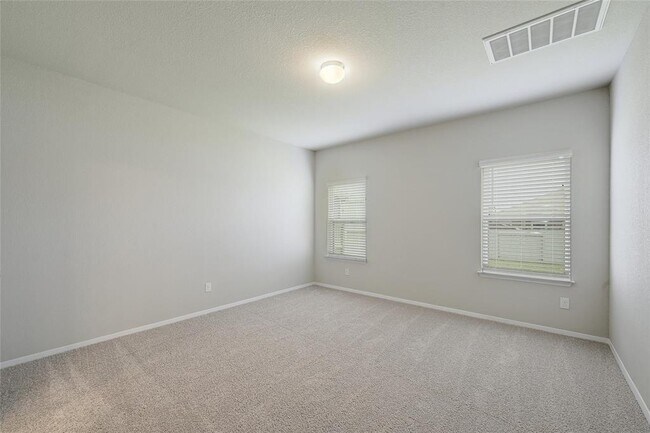 Building Photo - 215 Desperado Dr