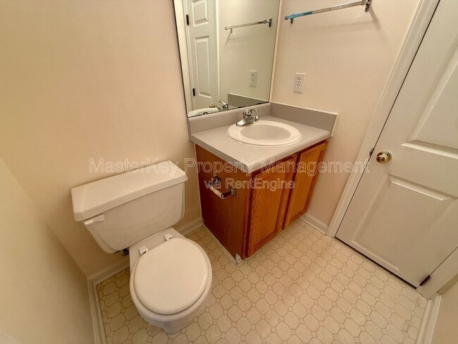 Building Photo - 327 St Thomas Dr