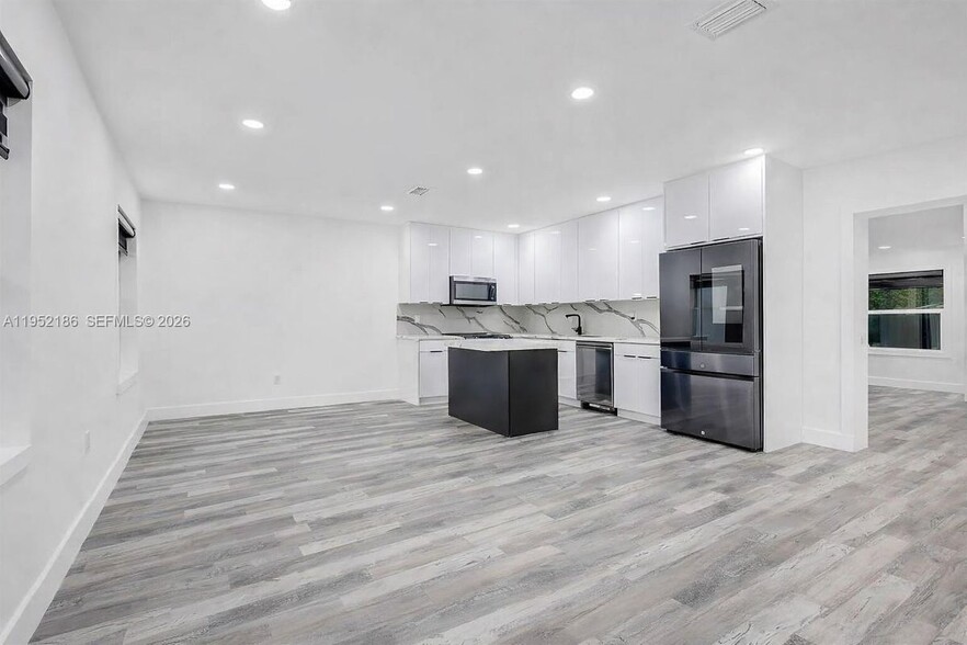 Building Photo - 8281 NE 2nd Ct