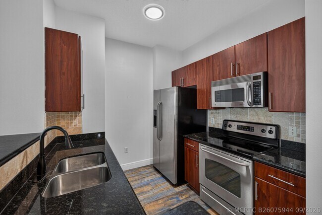Building Photo - 2401 NE 65th St