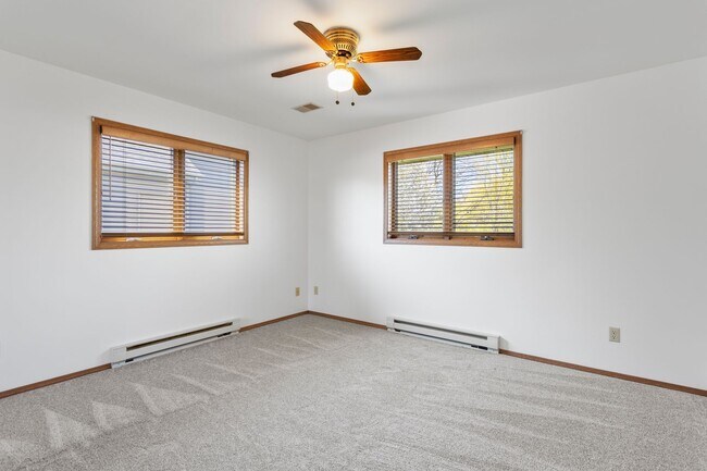 Building Photo - 650/652 Millbrook Drive