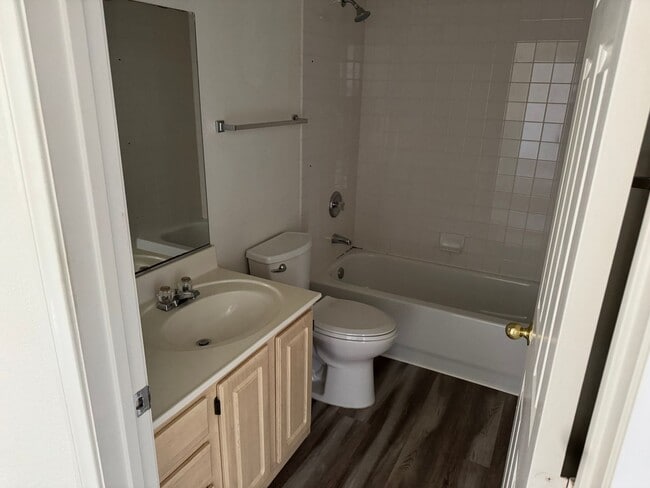 Building Photo - Awesome Three bedroom 2 1/2 townhouse in a gated community