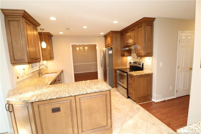 Building Photo - 211 Amberglow Pl