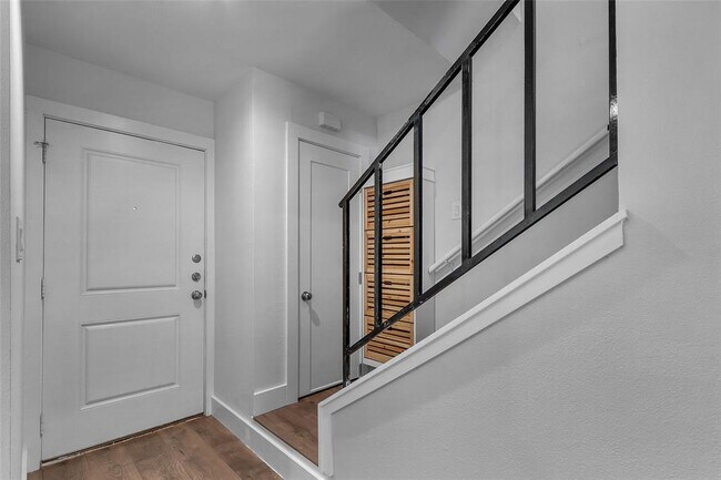 Building Photo - 3812 Southway Dr