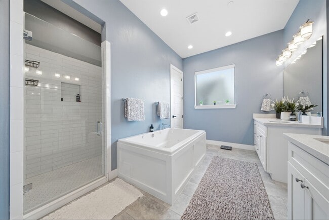 Building Photo - 4306 Center St