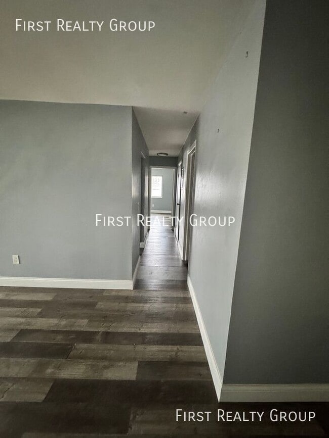 Building Photo - 5600 N Main St