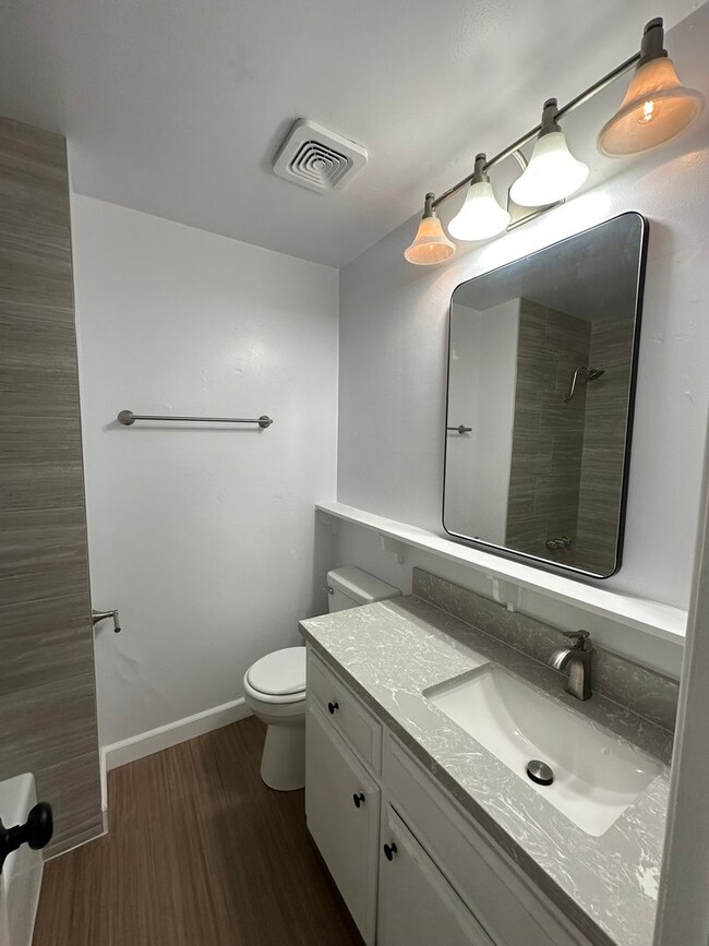 Building Photo - 4 BD/ 2 BA House - Sunnymead Blvd.