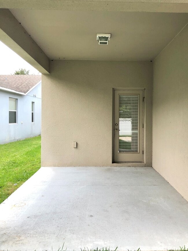 Building Photo - Beautiful 3/2 Spacious Home with a Covered...