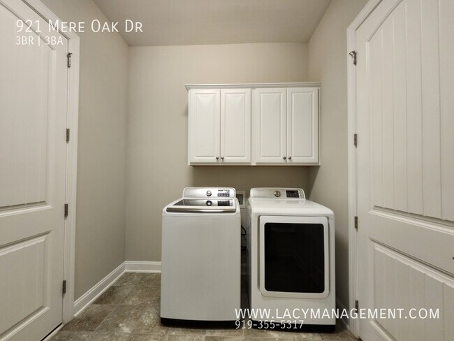 Building Photo - 921 Mere Oak Dr