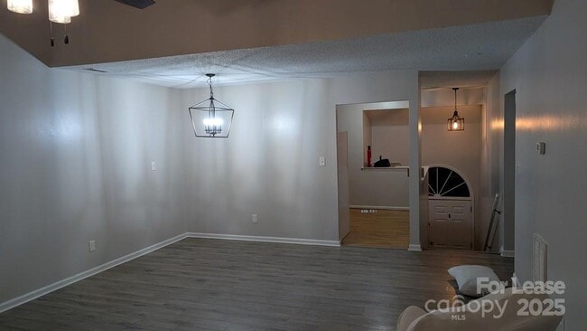 Building Photo - 1560 Hunt Club Ct