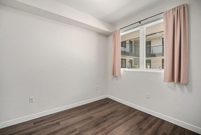 Building Photo - Centrally located 1 bedroom in the heart of Uptown!