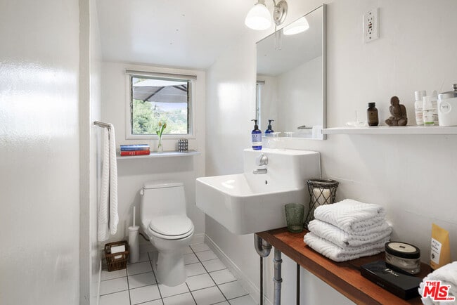 Building Photo - 816 Basin Dr