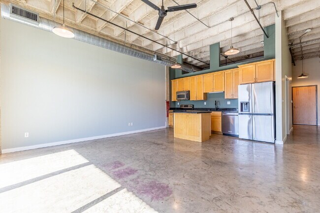 Building Photo - 1331 S Flores St