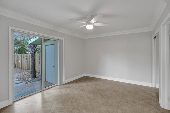 Building Photo - 917 NE 17th Ct