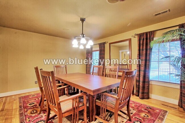 Building Photo - 3 Bed, 2 Bath, 1 Acre Home in Ridgefield, WA