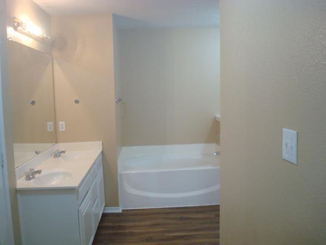 Building Photo - 1606 Ocean Dr