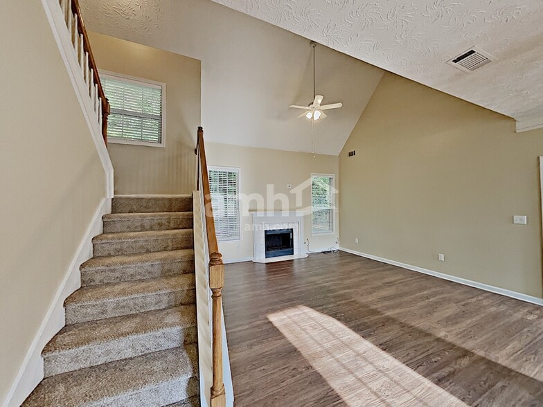 Building Photo - 2319 Clipper Ln