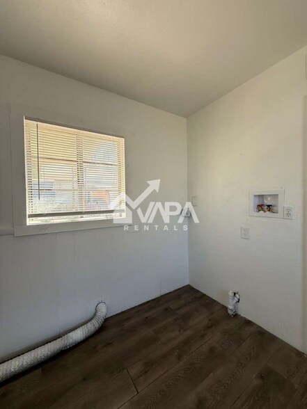 Building Photo - 602 Canton