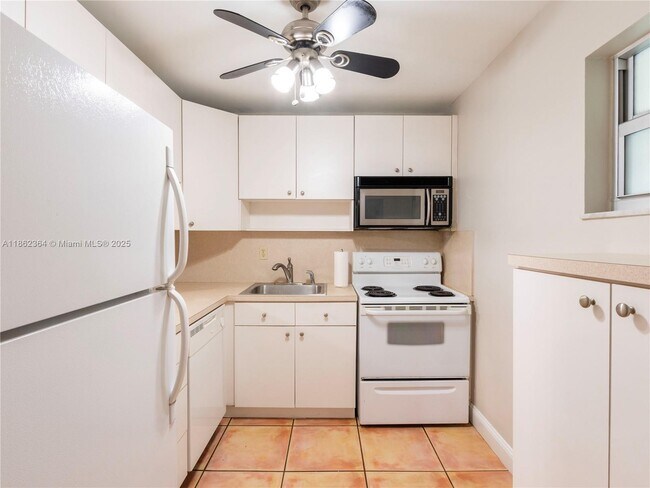 Building Photo - 10300 Coral Wy