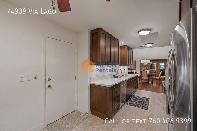 Building Photo - 74939 Vía Lago