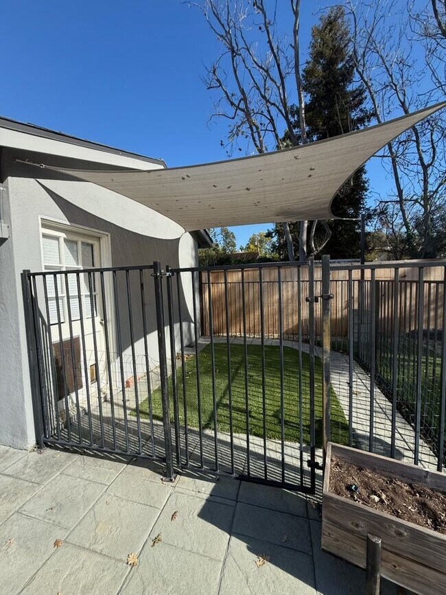 Building Photo - Single story - 3 bedroom, 3 bath + bonus room