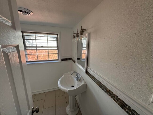 Building Photo - 14 Dellwood Dr