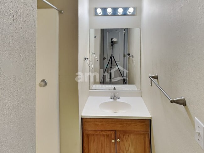 Building Photo - 5052 W Wormwood Dr