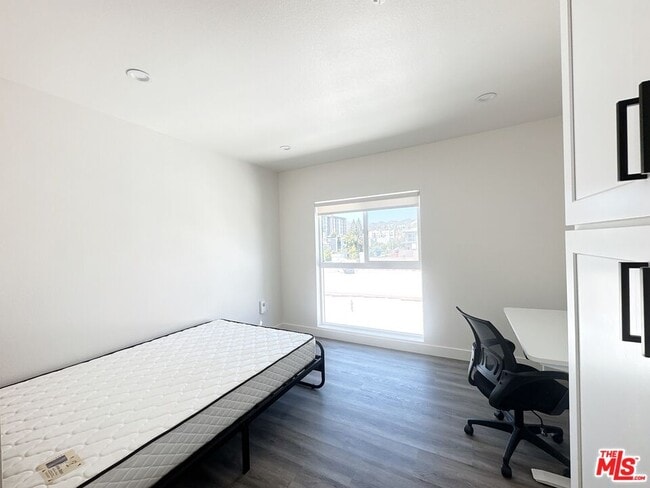 Building Photo - 1312 Mariposa Ave