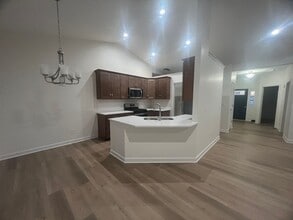 Building Photo - 2 Bedroom Duplex