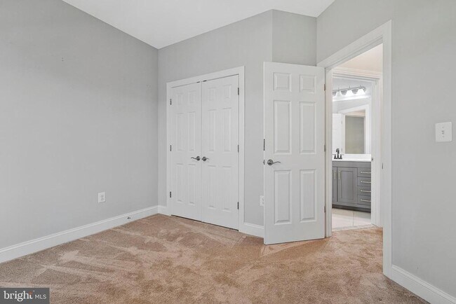 Building Photo - 947 Rye Dr