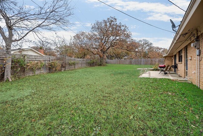 Building Photo - 1125 Shady Elm Ct