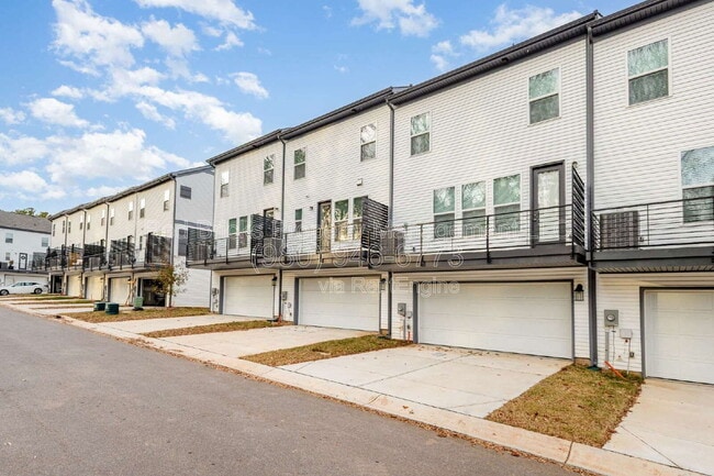 Building Photo - 1816 Blanche St