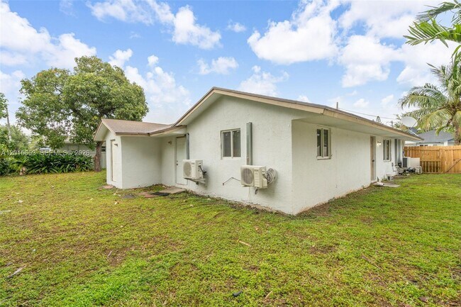 Building Photo - 645 NW 15th Ave