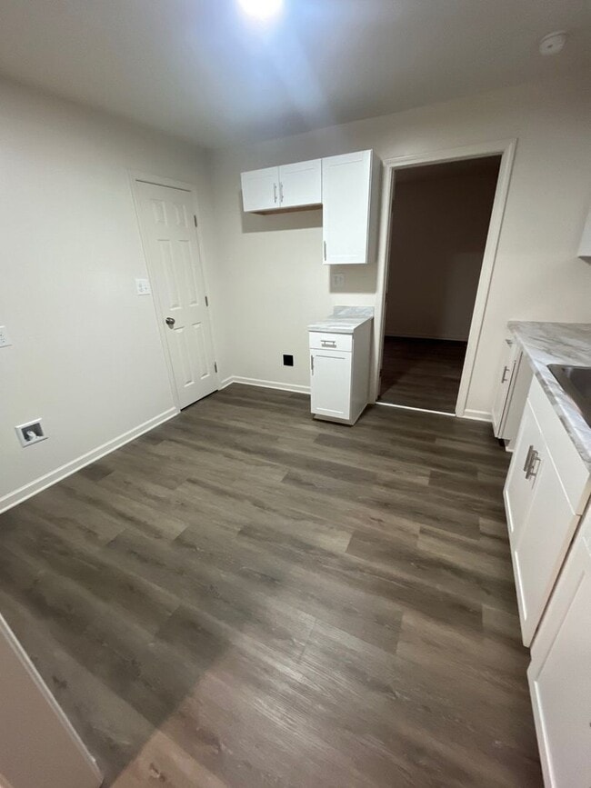 Building Photo - Fully Renovated Home in Midtown – Section 8 Welcome