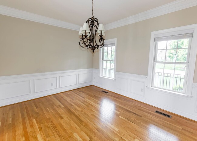 Building Photo - Huge house with vaulted ceilings and fenced in rear yard