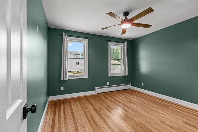 Building Photo - 12 Philips St