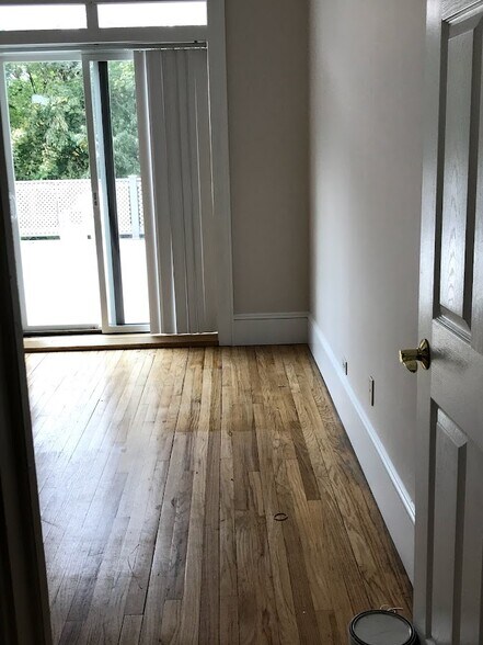 Living room to terrace - 8 Railroad Ave