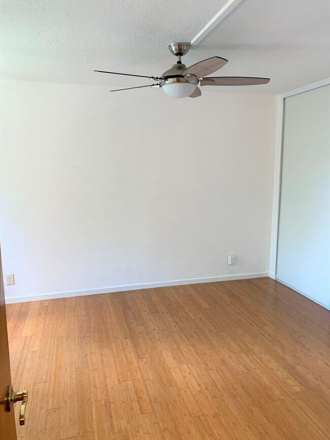 Building Photo - Upgraded 3 bed 2 bath condo in Kailua Town, 2 covered parking