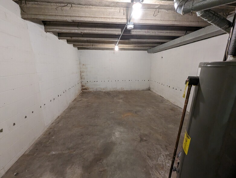 Building Photo - 4945 Walker Ave