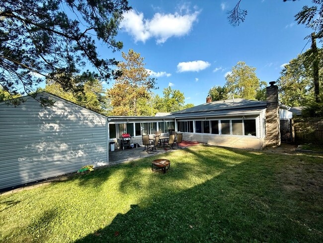 Building Photo - PRICE REDUCTION 3 BEDROOM NEAR CAMPUS AVAIL AUGUST 2026 @ $2,600 Monthly