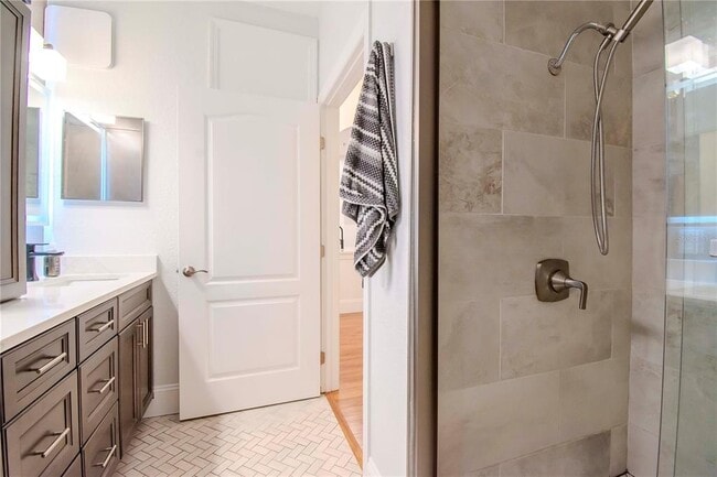 Building Photo - 2732 Via Murano