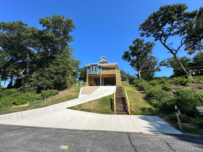 Primary Photo - TREETOP HOME w/downstairs Suite