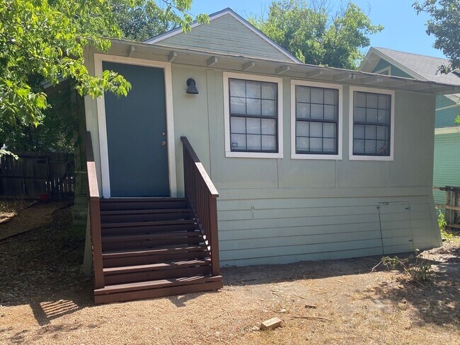 Building Photo - 30th-407 E