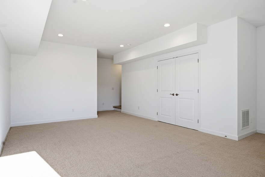 Building Photo - 4049 Emilia Way